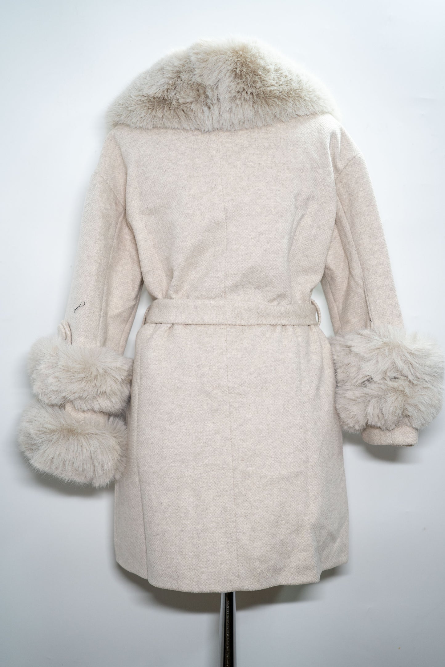 Aurora Élégance – Palton Regal cu blană care imită prefect blana naturală