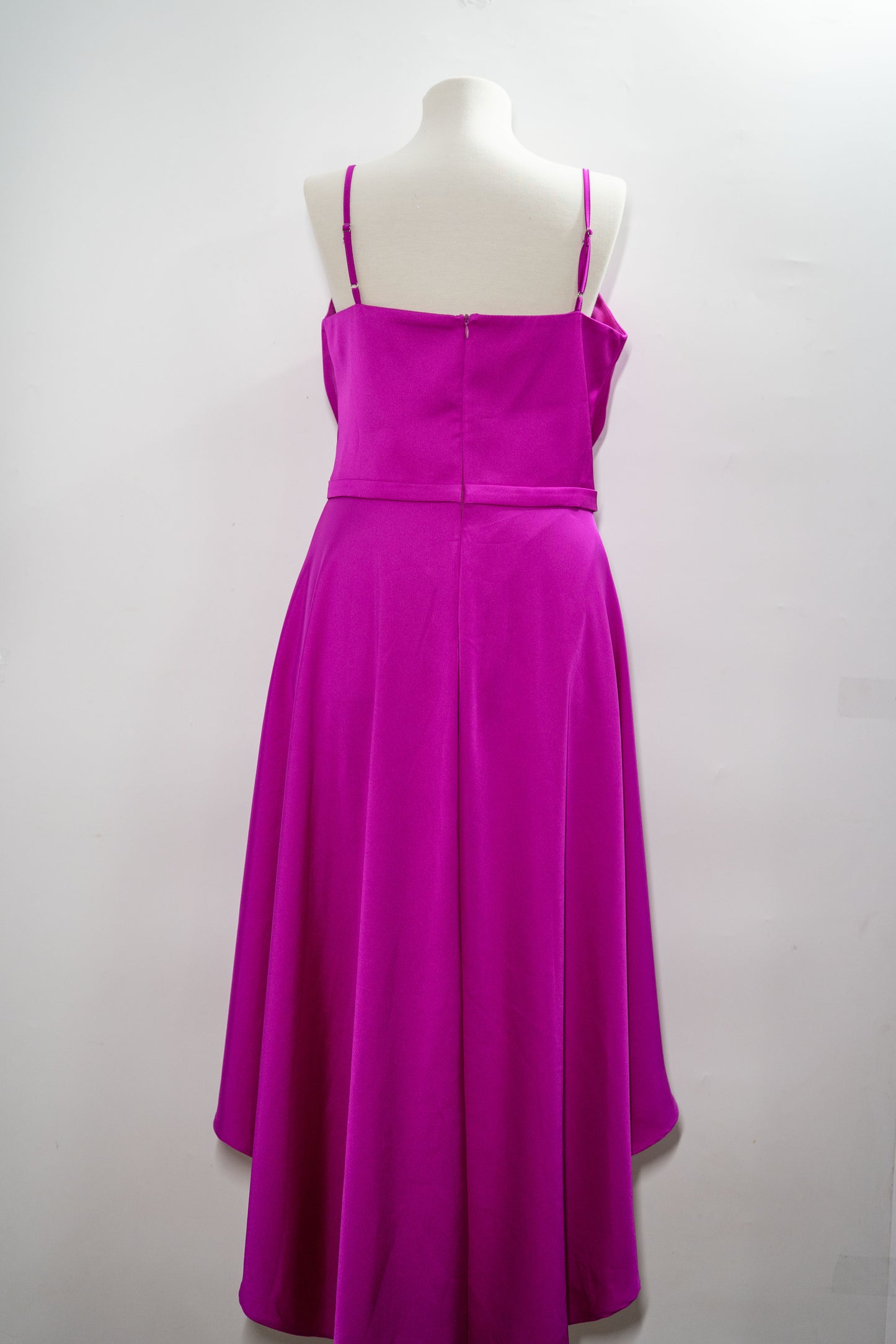 Rochie elegantă "Magenta Flow" cu bretele subțiri