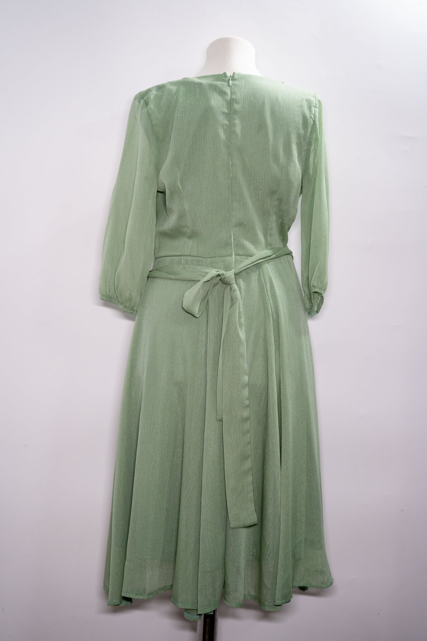 Rochie elegantă "Mint Glow" cu talie decorativă