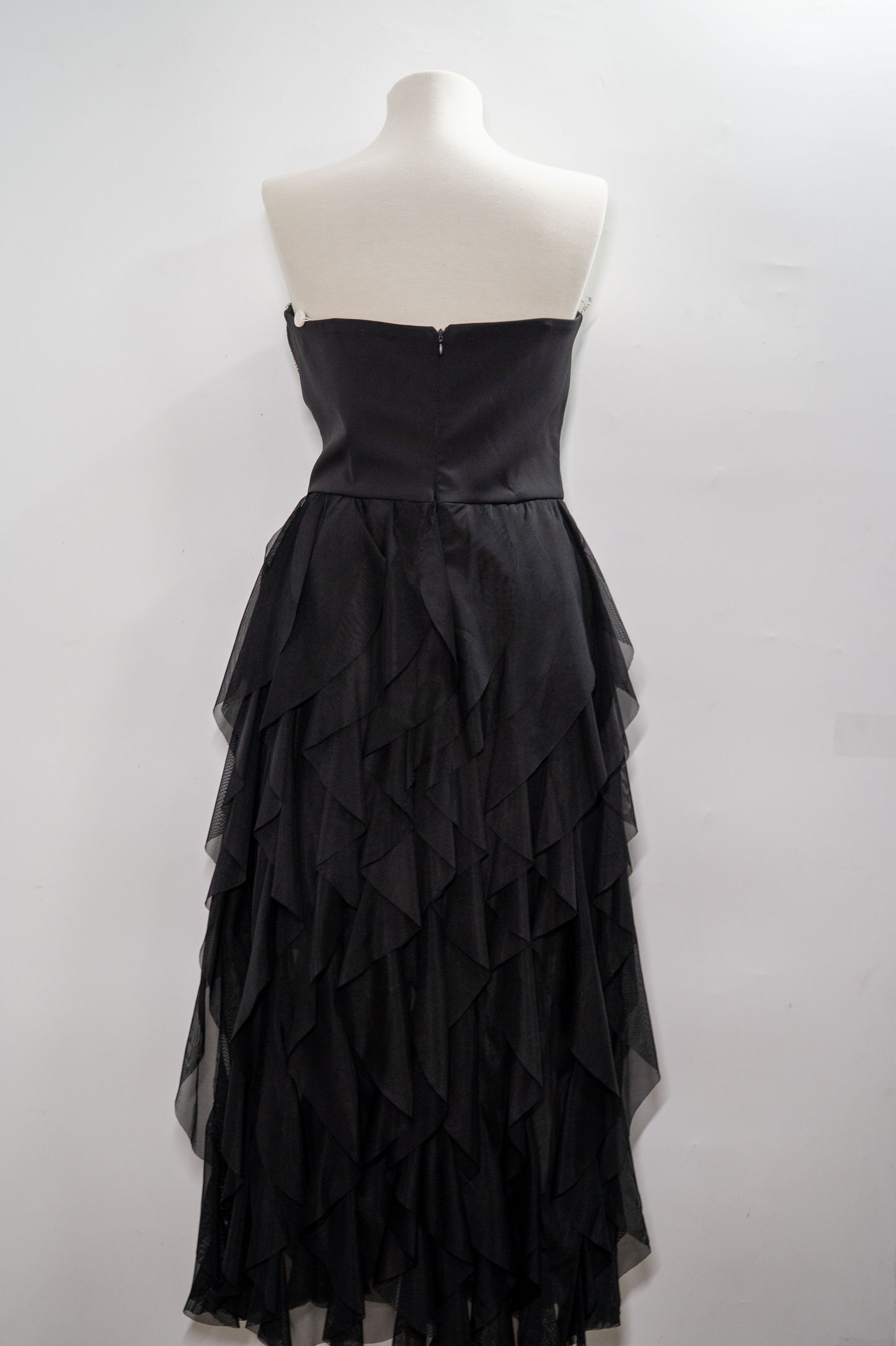 Rochie elegantă "Black Sculpt" cu bust decorat