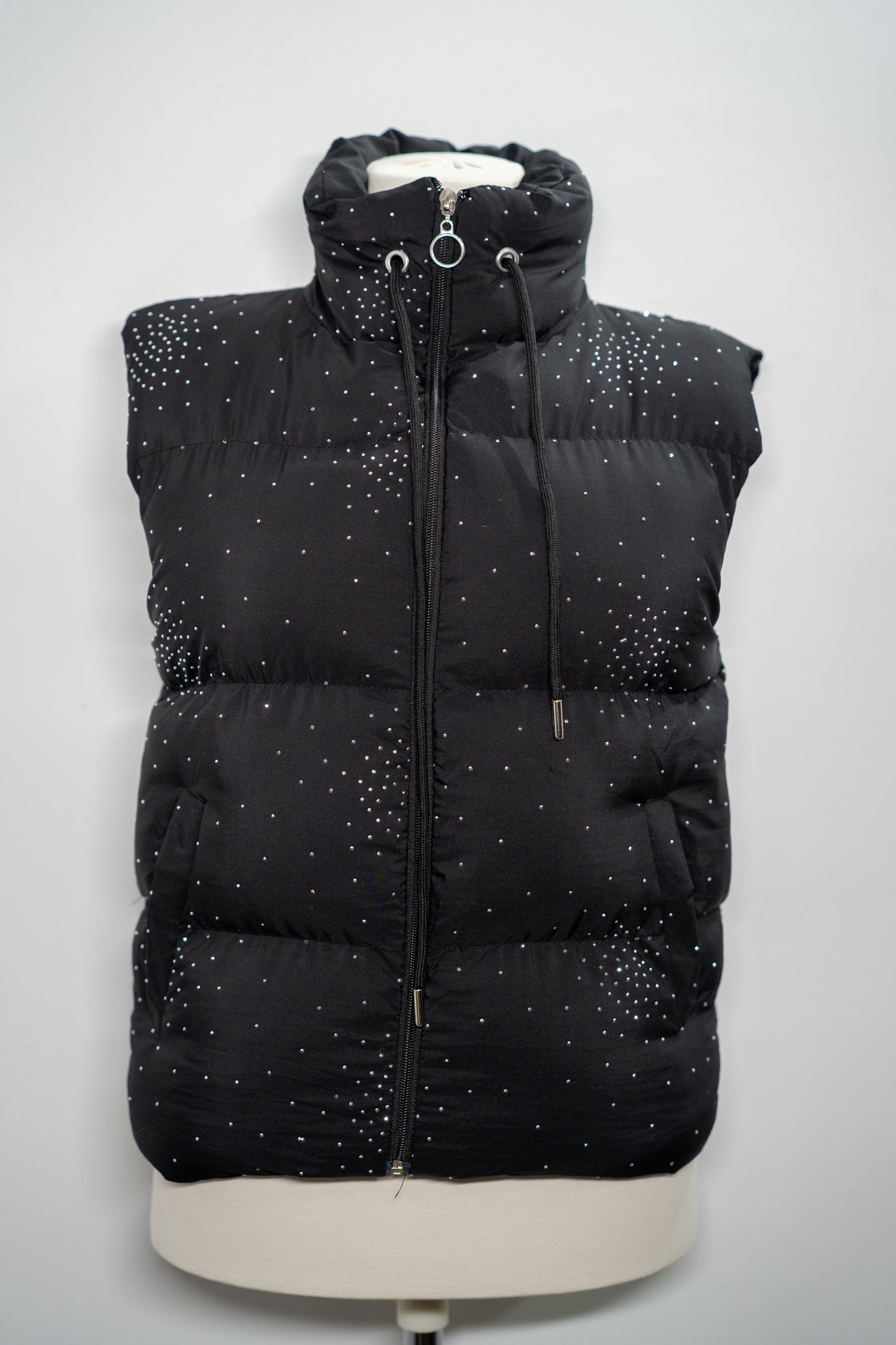 Vesta Puffer cu Detalii Strălucitoare – Midnight Glow