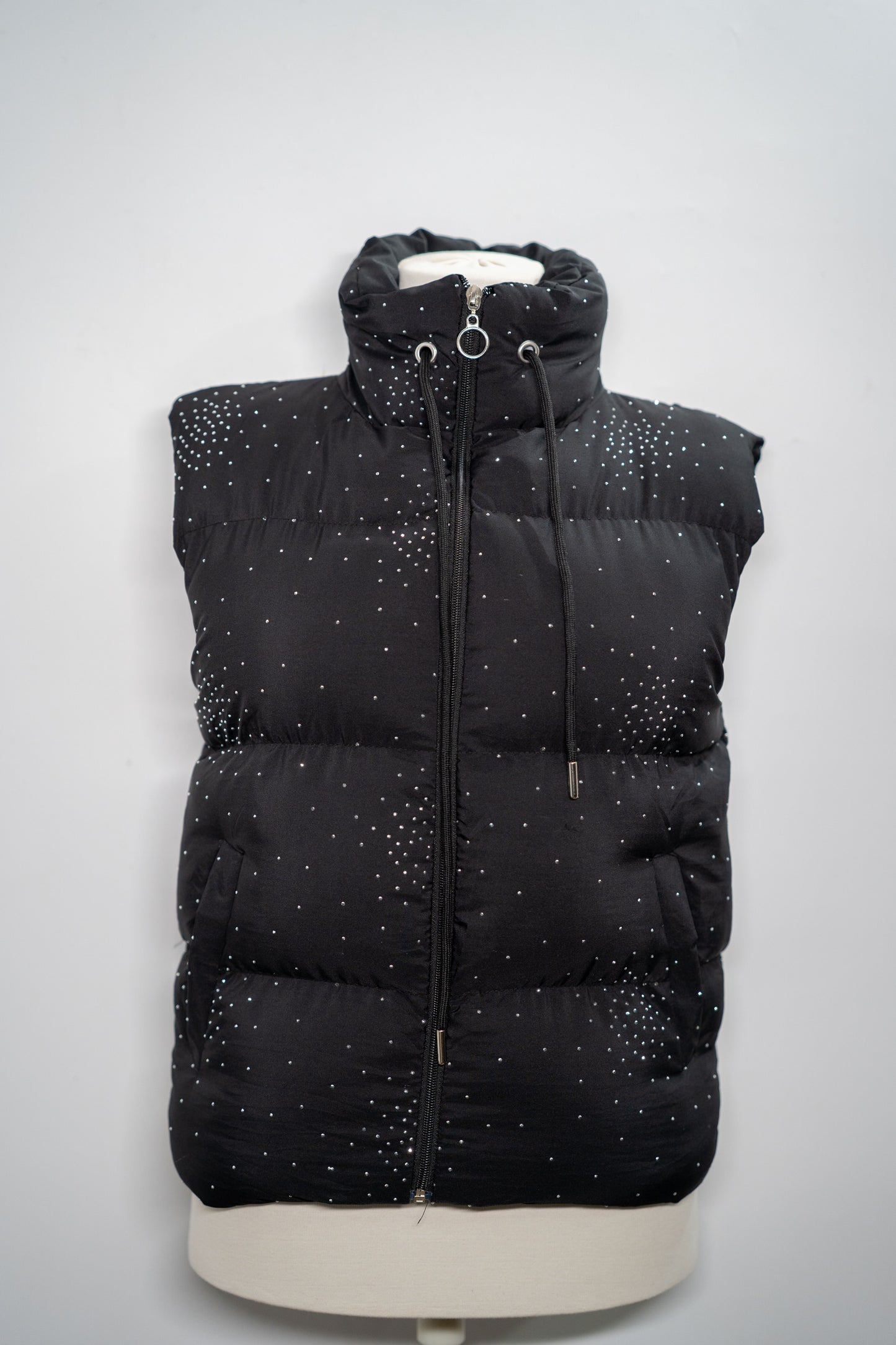 Vesta Puffer cu Detalii Strălucitoare – Midnight Glow