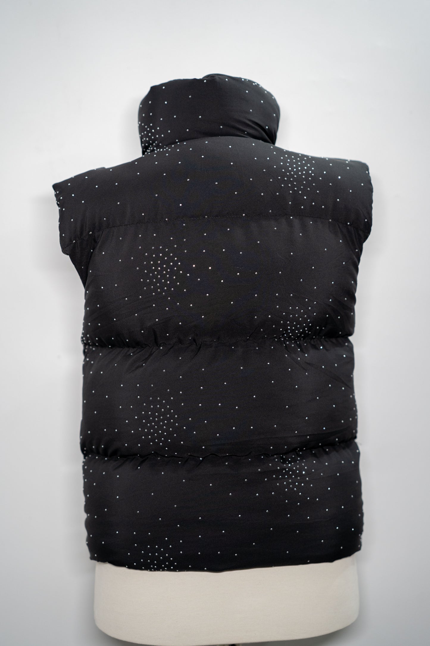 Vesta Puffer cu Detalii Strălucitoare – Midnight Glow