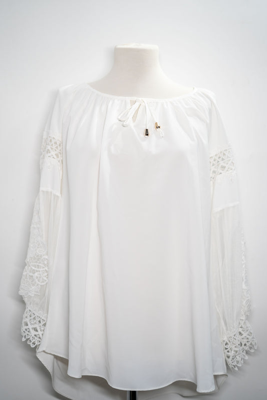 Bluză elegantă "Ivory Whisper" cu dantelă și șnur decorativ