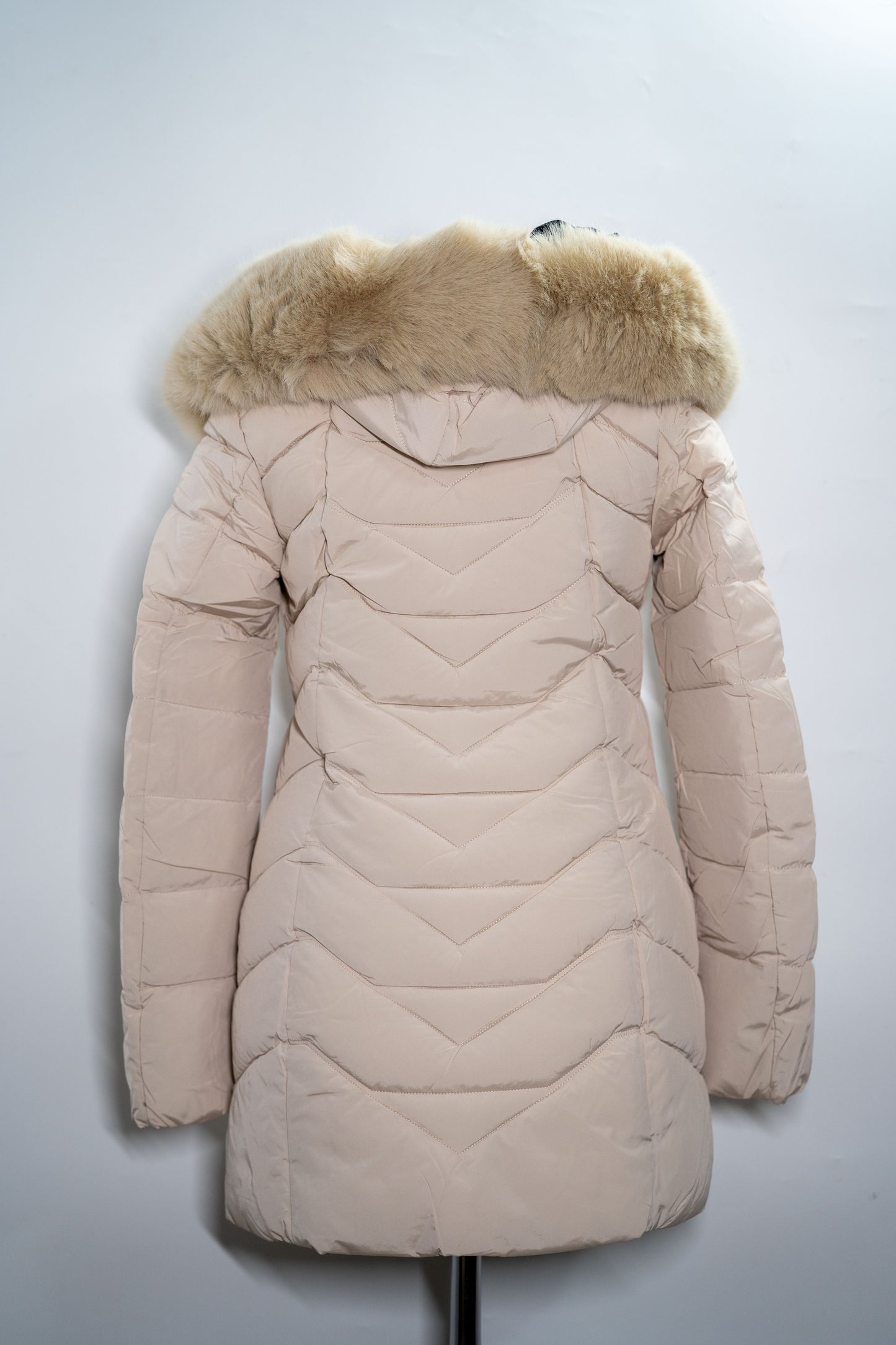 Geacă "Frost Charm" cu glugă și blană care imită perfect blana naturală