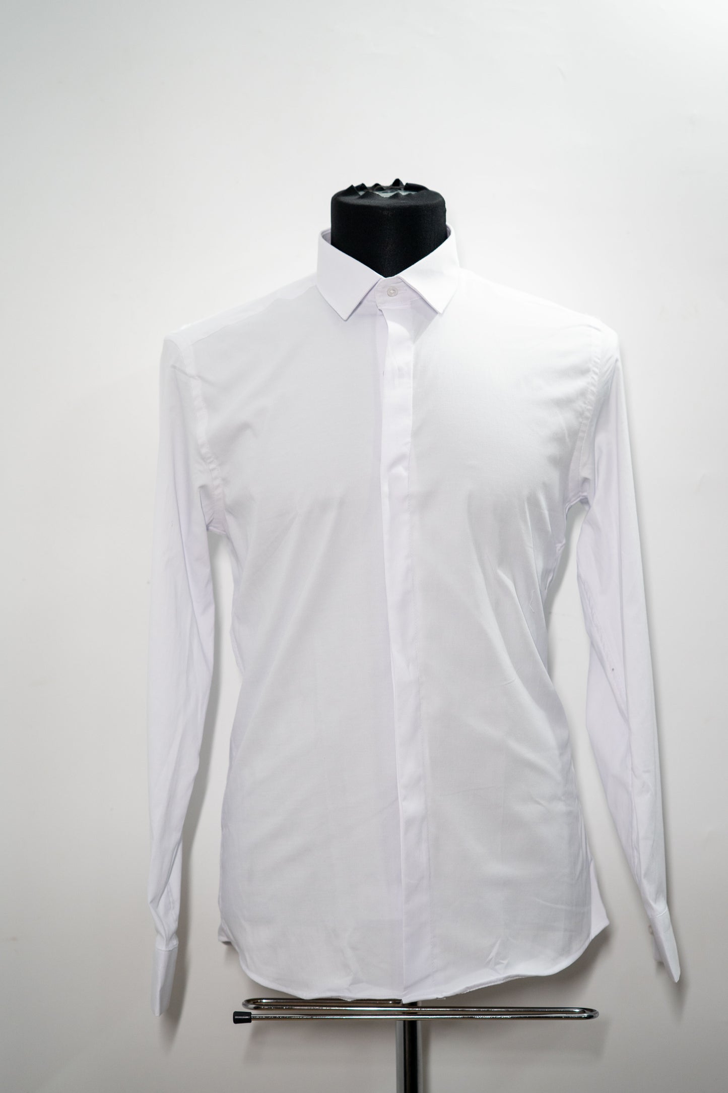 Cămașă elegantă "White Precision" cu închidere ascunsă