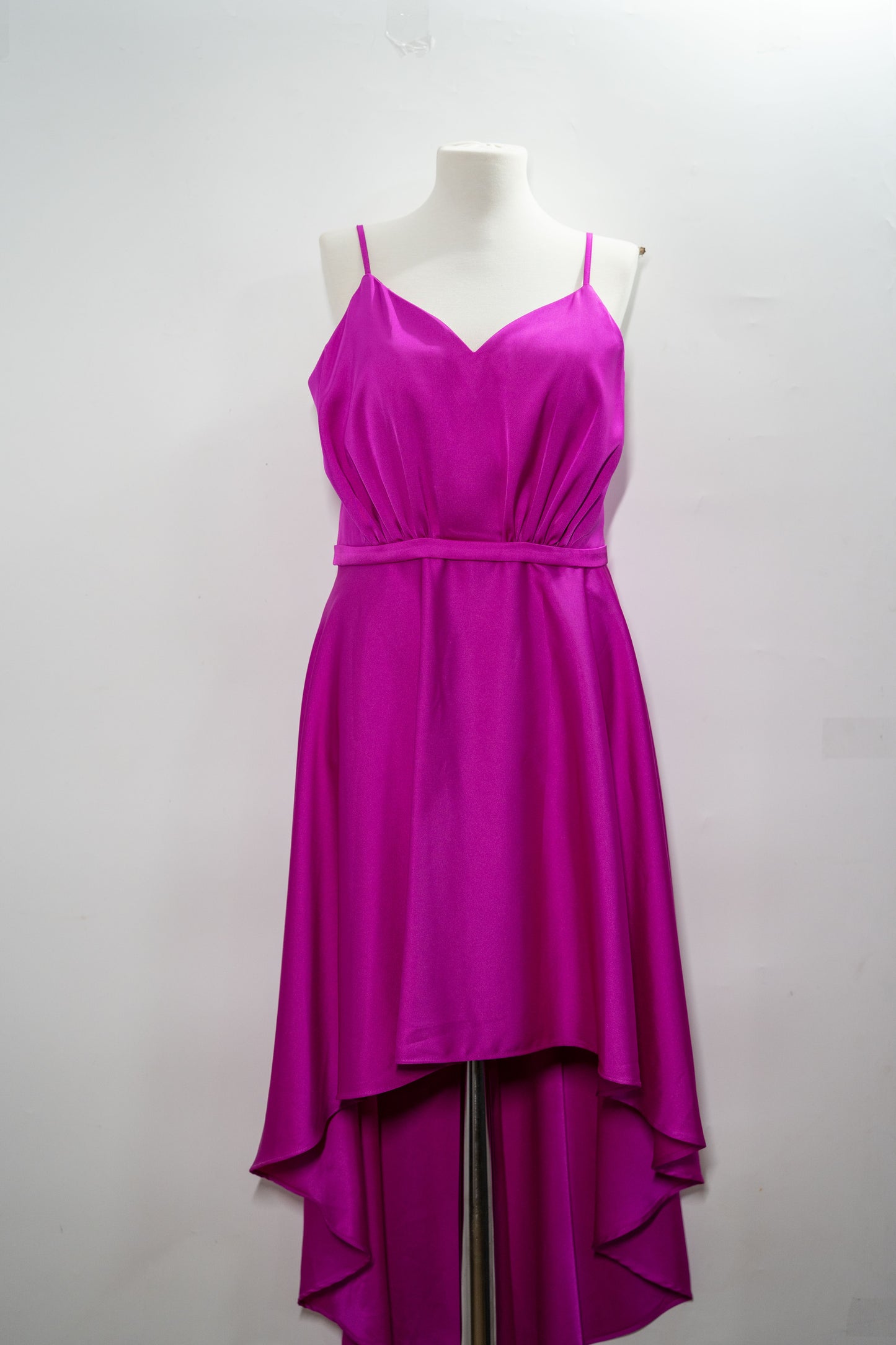 Rochie elegantă "Magenta Flow" cu bretele subțiri