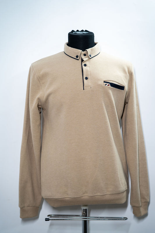 Bluză elegantă "Sand Detail" cu guler polo și buzunar decorativ