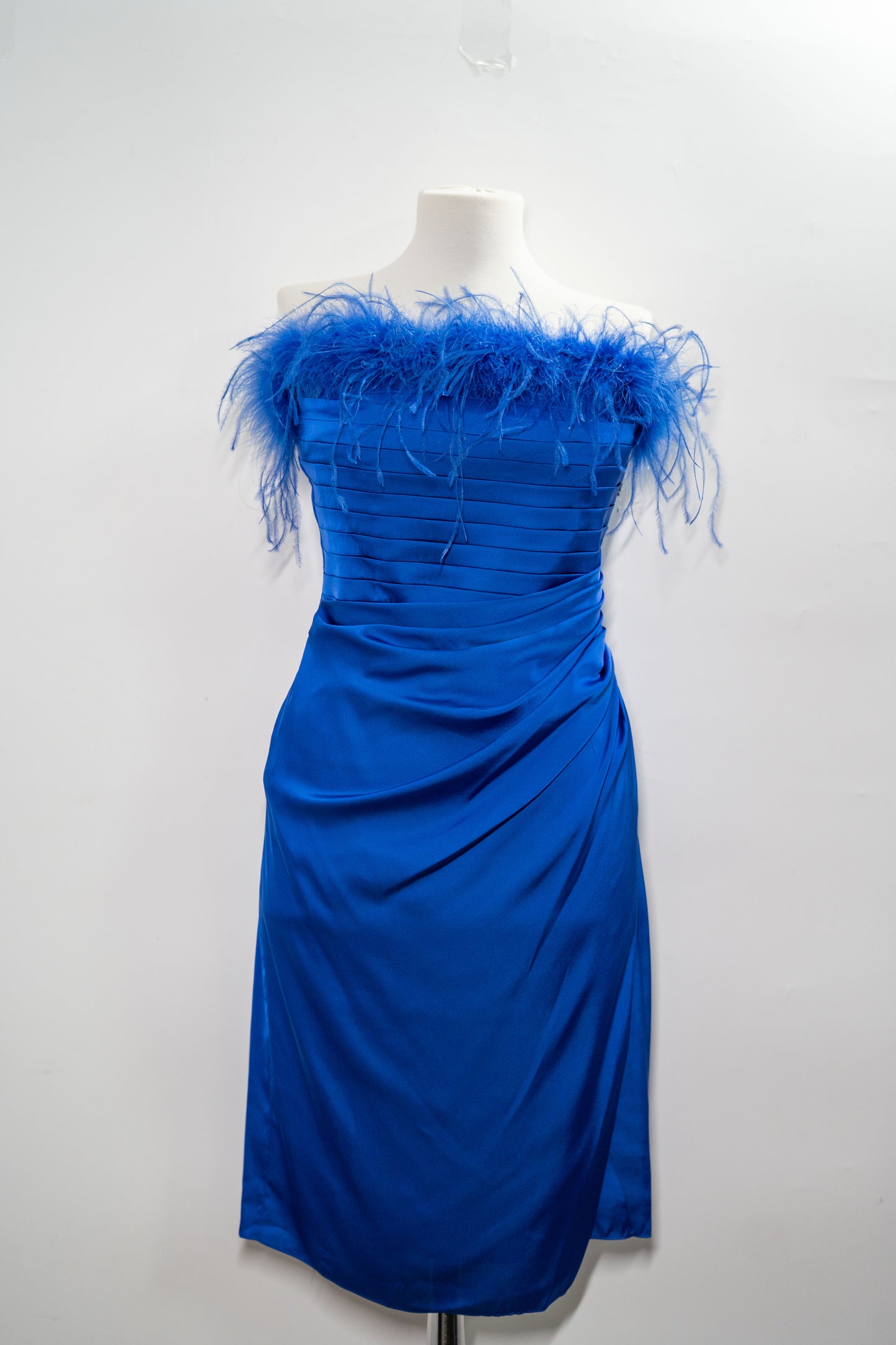 Rochie elegantă "Royal Feather" cu bust plisat și detalii texturate