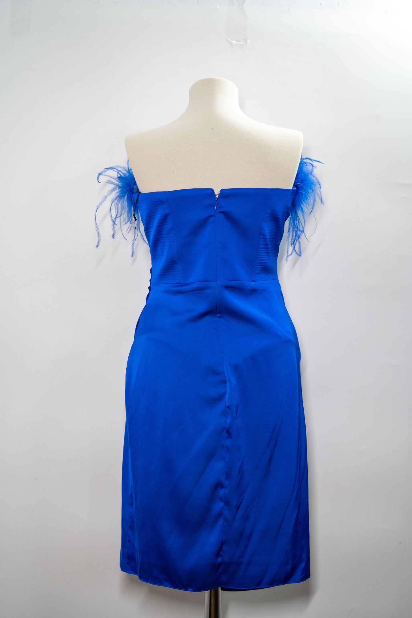 Rochie elegantă "Royal Feather" cu bust plisat și detalii texturate