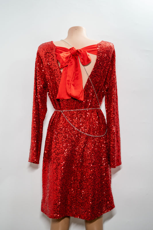 Rochie elegantă "Crimson Bow" cu paiete și detalii metalice