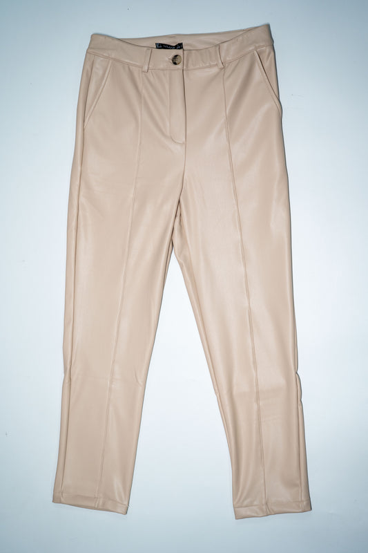 Pantaloni eleganți "Sand Edge" din piele ecologică cu finisaj lucios