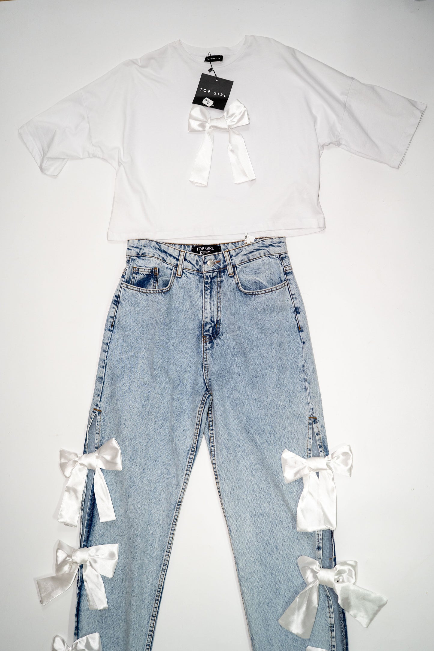 Set elegant "Bow Harmony" cu accente satinate și croială feminină cu fundițe